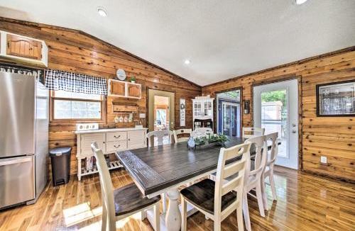 Shelbyville House | Lake Shelbyville Retreat! Cabin 1 Mi to Water