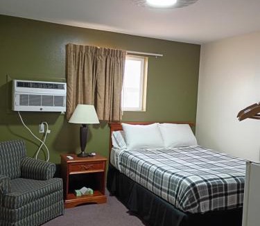 Saddlestring Hotel | Lake Stop Resort