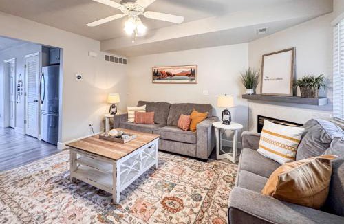 Harbor Village House | Lake View Condo 930 4
