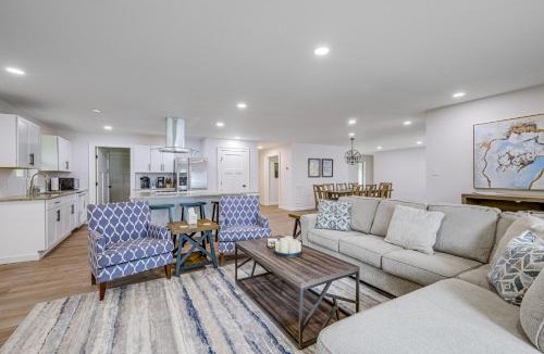 Higden House | Lake-View Deck! Modern Greers Ferry Lake Retreat