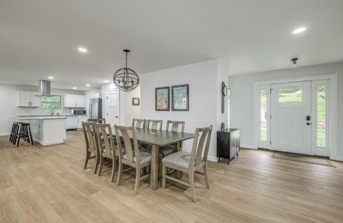 Higden House | Lake-View Deck! Modern Greers Ferry Lake Retreat