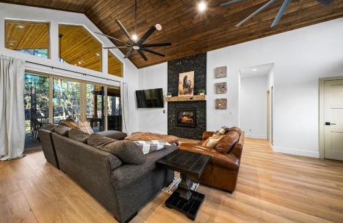 Torreon House | Lake-View Gem w/Outdoor Entertainment in Show Low
