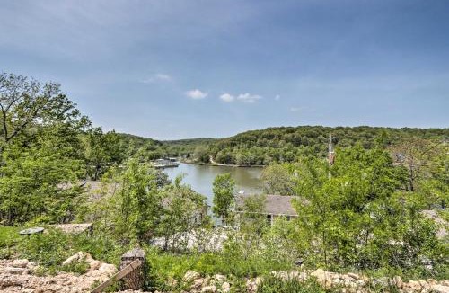Camdenton House | Lake Views, Fire Pit! ‘Blue Cabin’ Ozarks Getaway