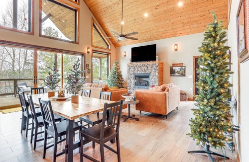 Drasco House | Lake Views & Golf Access at Secluded Drasco Lodge