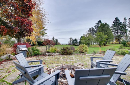 Algoma House | Lakefront Algoma Home w/Deck, Grill & Fireplace