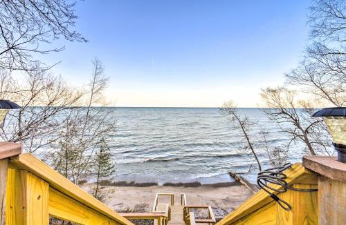 Applegate House | Lakefront Applegate Retreat w/Private Beach!