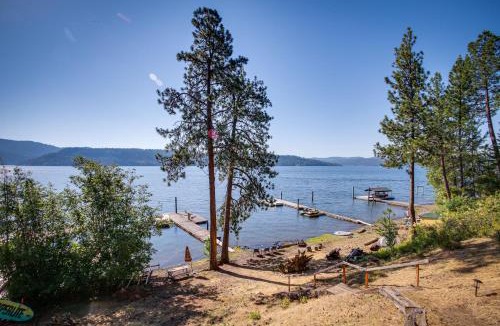 Rockford Bay House | Lakefront Bliss: Coeur d'Alene Cabin w/Dock!