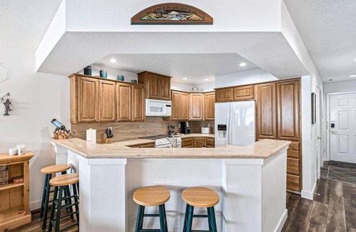 Coeur d'Alene House | Lakefront Condo with Balcony & Mountain Views