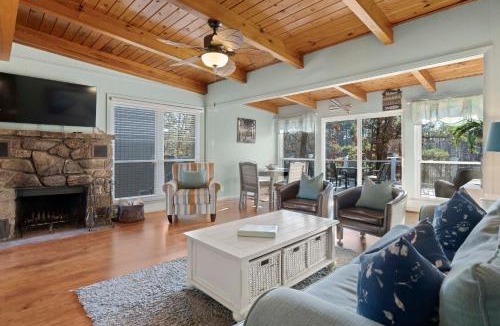 Mid America House | Lakefront Home w/Dock: 10 Mi to Central Ave!