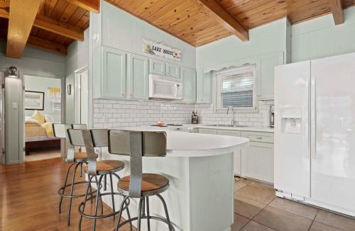 Mid America House | Lakefront Home w/Dock: 10 Mi to Central Ave!