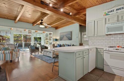 Mid America House | Lakefront Home w/Dock: 10 Mi to Central Ave!