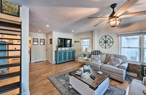 Lake Koshkonong House | Lakefront Home w/Gorgeous Sunsets, Kayaks, & Pier
