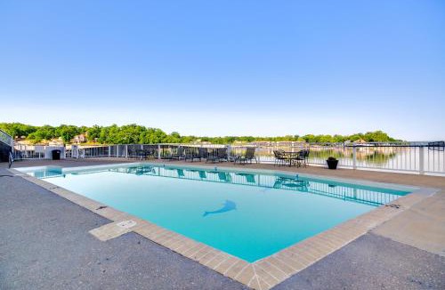 Osage Beach House | Lakefront Osage Beach Condo w/Water-View Balcony!