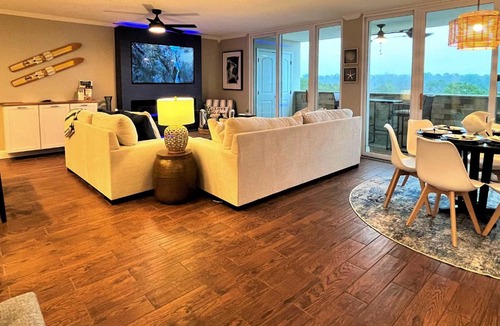 Mid America House | Lakefront Retreat with Lake Hamilton Views!