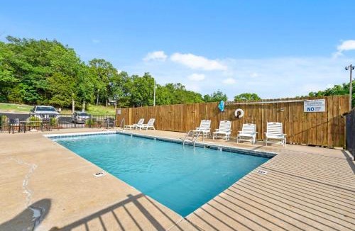 Indian Point House | Lakefront Sanctuary - Table Rock Lake Adventures