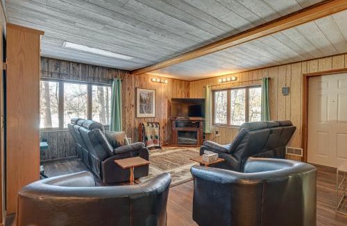 Townsend House | Lakefront Townsend Cabin w/Fire Pit & Dock!