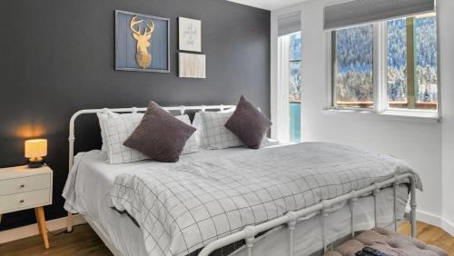 Lakeside Village House | Lakeside 1BR 4-Min to Keystone Ski Resort