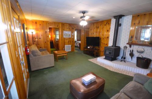 Bass Lake House | Lakeside Cabin Summer Special