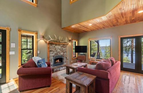 Coeur d'Alene House | Lakeview cabin near Harrison with firepit