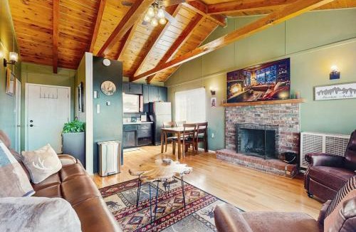 Crestline House | Lakeview Cabin