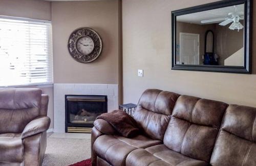 Harbor Village House | Lakeview Condo 871 3