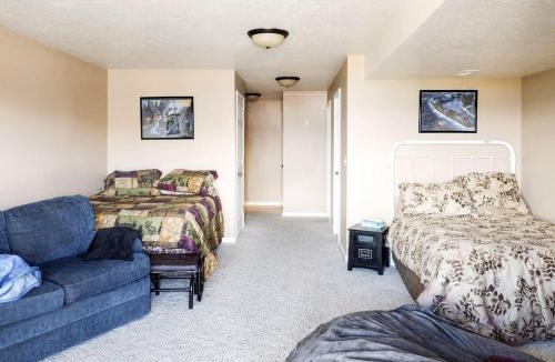 Harbor Village House | Lakeview Condo 871 3