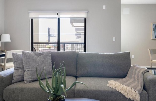 Warehouse District Apartment | Landing Chic 1BD Pool Gym