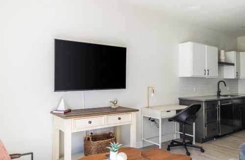 People's Freeway Apartment | Landing Incredible 1BD Clubhouse Pool