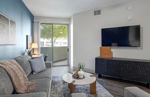 Camelback East Apartment | Landing Modern 1BD Clubhouse Gym