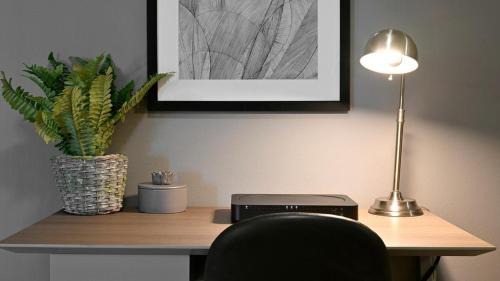 Las Vegas Apartment | Landing - Modern Apartment with Amazing Amenities (ID8572X47)