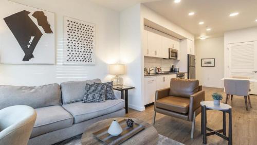 Meridian Apartment | Landing Modern Apartment with Amazing Amenities (ID3104X13)