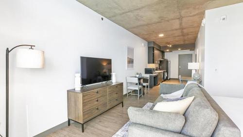 Downtown Tucson Apartment | Landing - Modern Apartment with Amazing Amenities (ID7094X61)