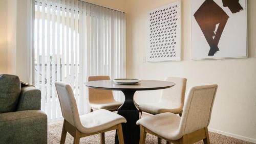 Tucson Apartment | Landing - Modern Apartment with Amazing Amenities (ID7401X51)