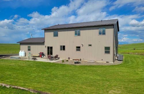 Fenn House | Laptop-Friendly Grangeville Getaway w/Fire Pit!