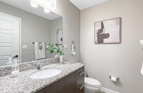 Downtown Des Moines Apartment | Large 1 Bed apt in the Heart of Downtown