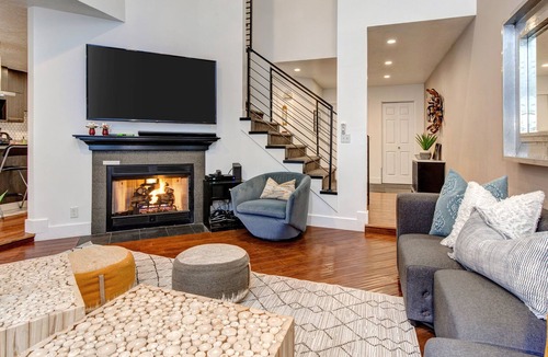Cottonwood Heights Condo | Large condo w/gas fireplace, private hot tub, gourmet kitchen, foosball