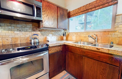 Mammoth Lakes Condo | Large Home with Balcony, Near The Village! Great Family Complex Amenities
