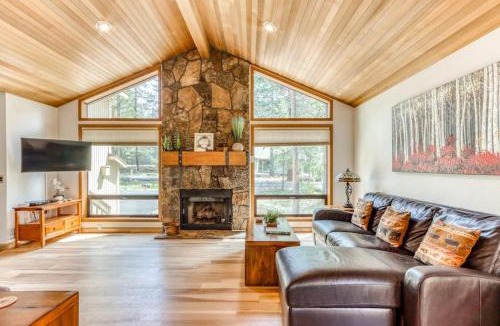 Overlook Park House | Large home with private hot tub shared pool & SHARC passes - dogs welcome