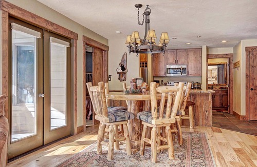 Lakeside Village Condo | Large Luxury Condo/Located on Keystone Lake/Private Patio with Grill