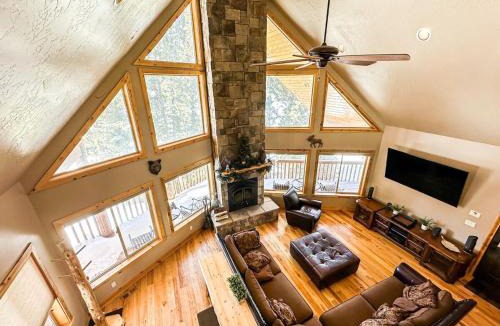 Duck Creek Village House | Large Luxury Lodge Sleeps 14, Fire Pit & Views!