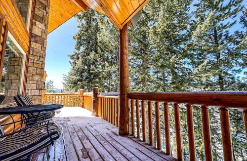 Duck Creek Village House | Large Luxury Lodge Sleeps 14, Fire Pit & Views!