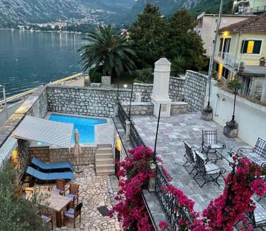 Kotor Villa | Large Luxury Waterfront Villa 500 square meters with Private Pool and Private Beach for 15 People,PS5,Imac 27",WIFI 7