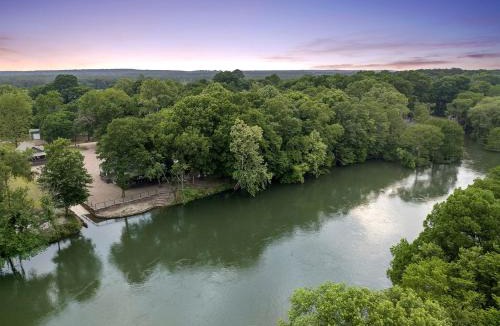 Broken Bow House | Large Riverfront Group Retreat on Mountain Fork River Near Broken Bow, Oklahoma