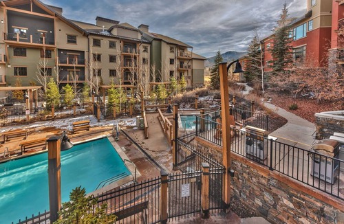 Park City Condo | Large Ski In Ski Out 3 Bedroom+Loft Sleeps 10 Pool Hot Tub Vaulted Ceilings MC10A