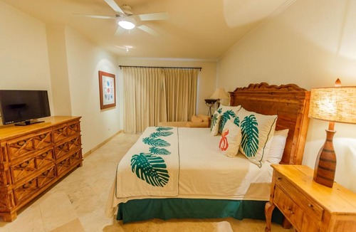 Zona Hotelera House | Las Maanitas F4202 2 BR by Casago