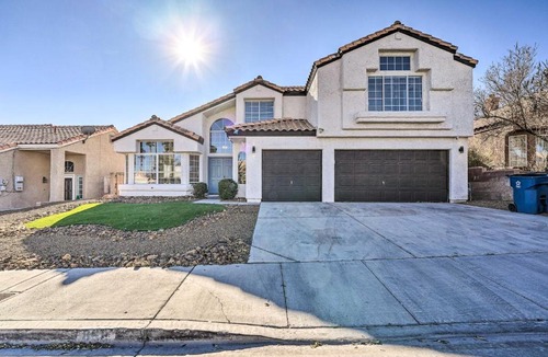 Paradise House | Las Vegas Getaway ~ 8 Mi to Las Vegas Strip!