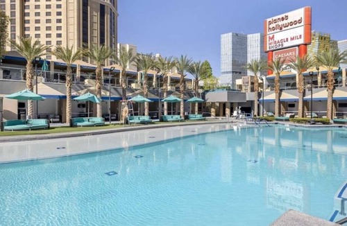Las Vegas Condo | Las Vegas | Pool & Strip Access | 3BR