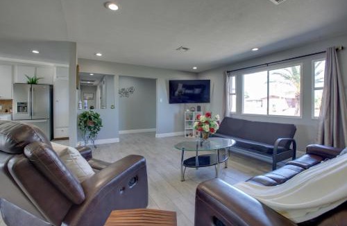 Las Vegas House | Las Vegas Retreat w/Yard < 5 Mi to Strip!