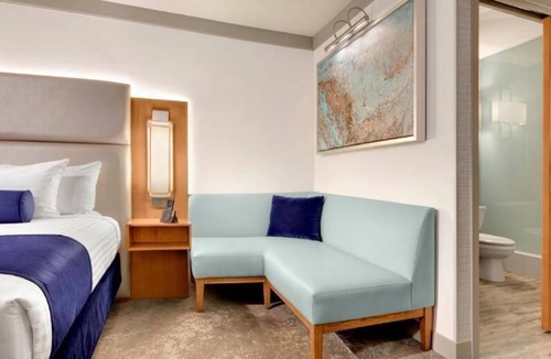 Gateway District House | Las Vegas Vacation! Pools, Game Room, Casino, Parking! Near The Neon Museum