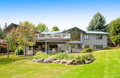 Lakeside House | Lazy K on Peaceful Bay - Full Property